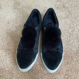 Black tennis shoes with pompons
